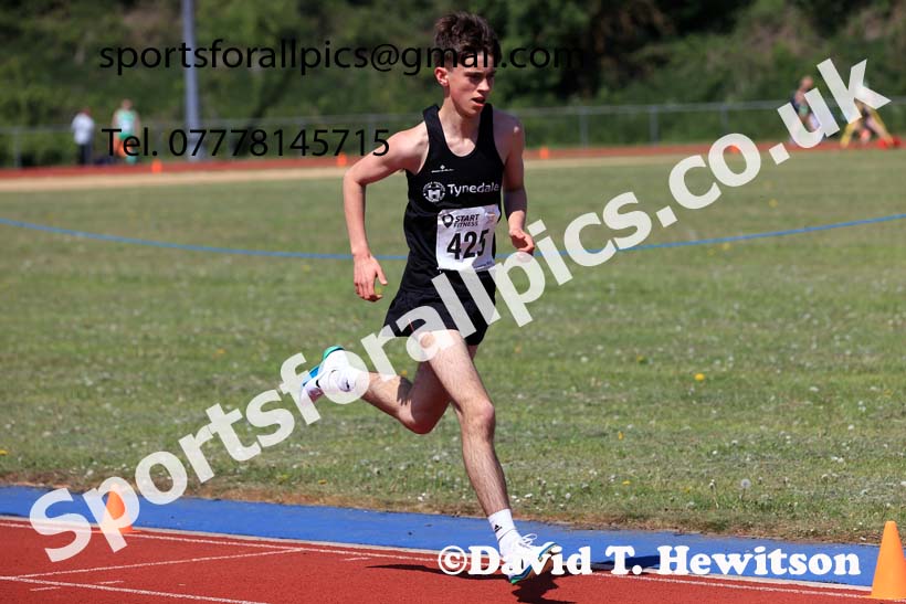 Mens under-17s 3000 metres, 2025 North Eastern Track and Field Champs., Shildon, County Durham. Photo: David T. Hewitson/Sports for All Pics